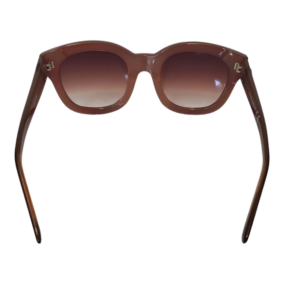 Vince Camuto Vc102 Classic Woman's Sunglasses - Picture 3 of 4